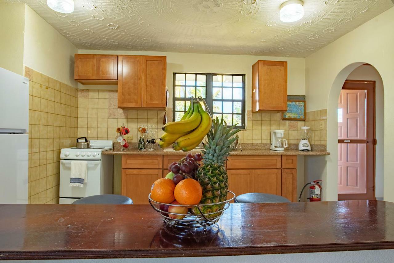 Bayview Vacation Apartments Спениш Таун Екстериор снимка