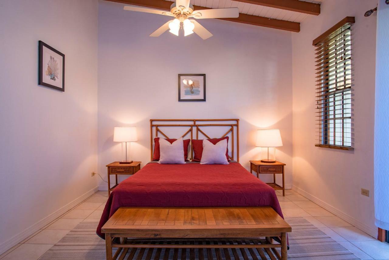 Bayview Vacation Apartments Спениш Таун Екстериор снимка