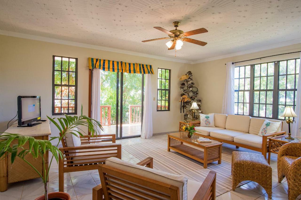 Bayview Vacation Apartments Спениш Таун Екстериор снимка