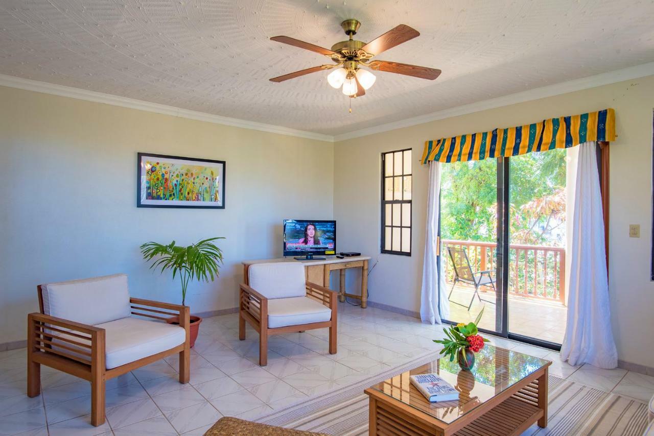 Bayview Vacation Apartments Спениш Таун Екстериор снимка